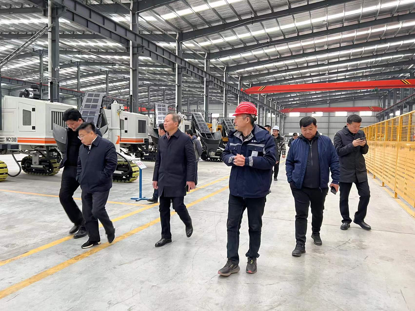 熱烈歡迎徐州市委市政府、淮海國際港務區(qū)、柳新鎮(zhèn)一行領導來我司參觀考察工作